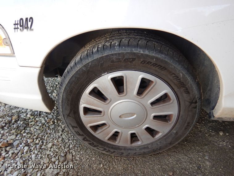 image for item LT9612 2008 Ford Crown Victoria Police Interceptor