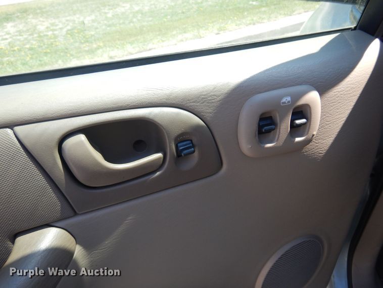 image for item LT9613 2003 Dodge Caravan  van