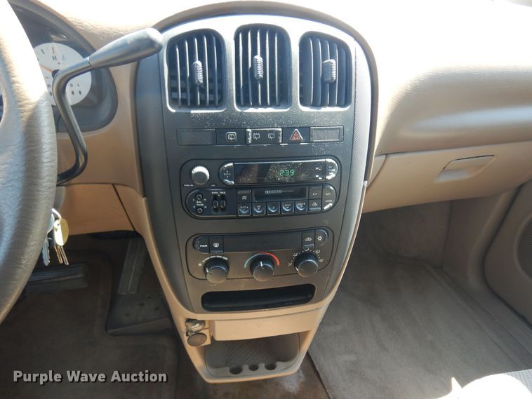 image for item LT9613 2003 Dodge Caravan  van