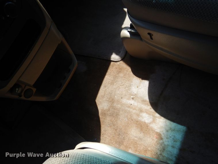 image for item LT9613 2003 Dodge Caravan  van