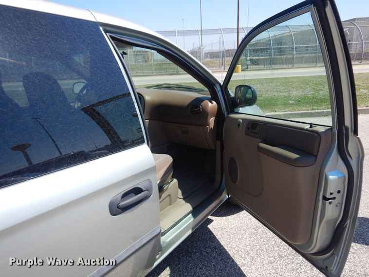 image for item LT9613 2003 Dodge Caravan  van