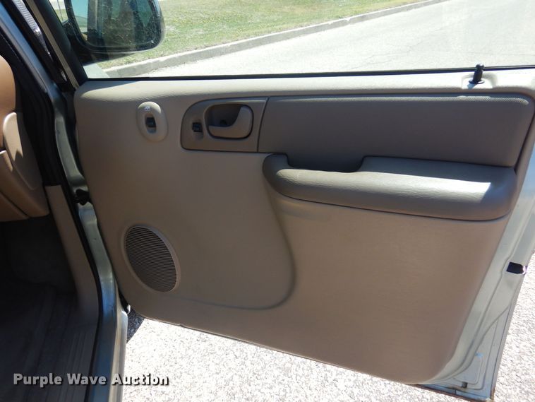 image for item LT9613 2003 Dodge Caravan  van