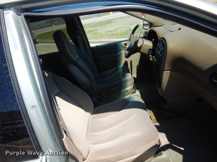 image for item LT9613 2003 Dodge Caravan  van