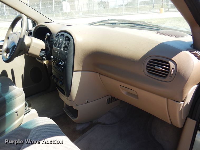 image for item LT9613 2003 Dodge Caravan  van