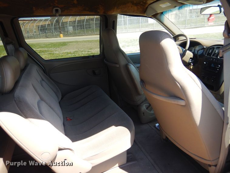 image for item LT9613 2003 Dodge Caravan  van