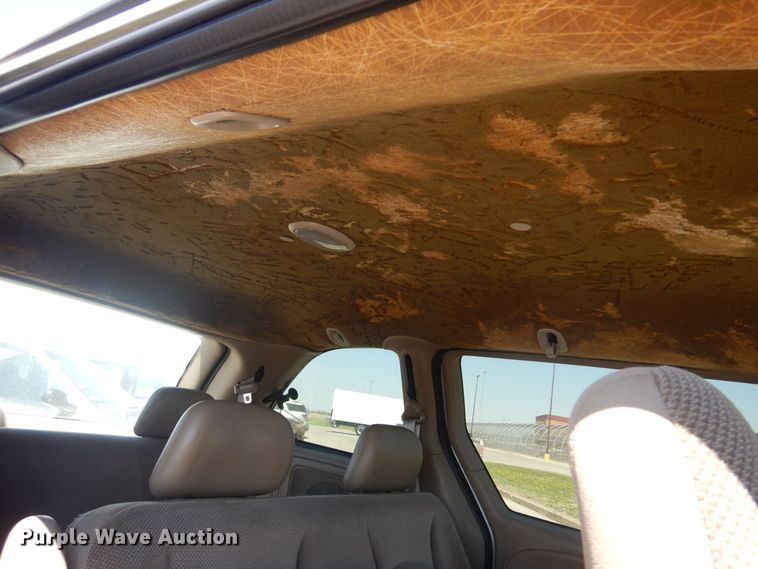 image for item LT9613 2003 Dodge Caravan  van