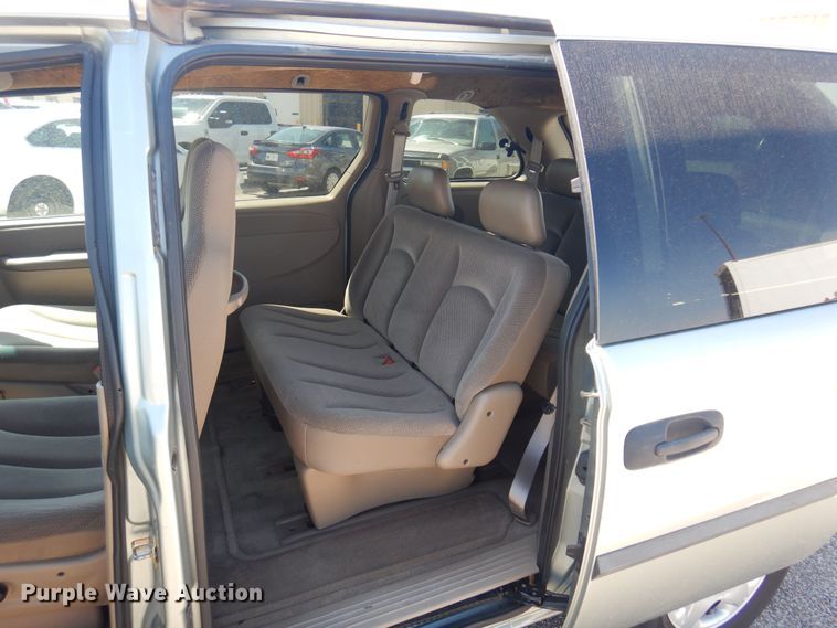 image for item LT9613 2003 Dodge Caravan  van