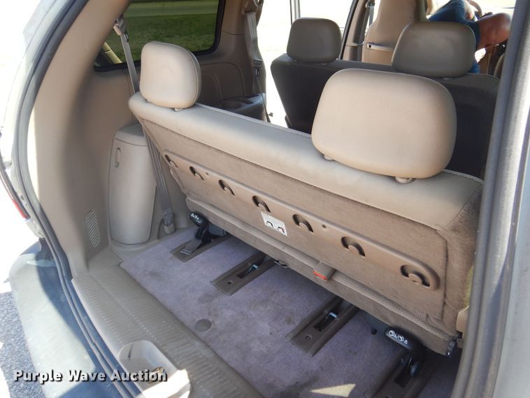 image for item LT9613 2003 Dodge Caravan  van