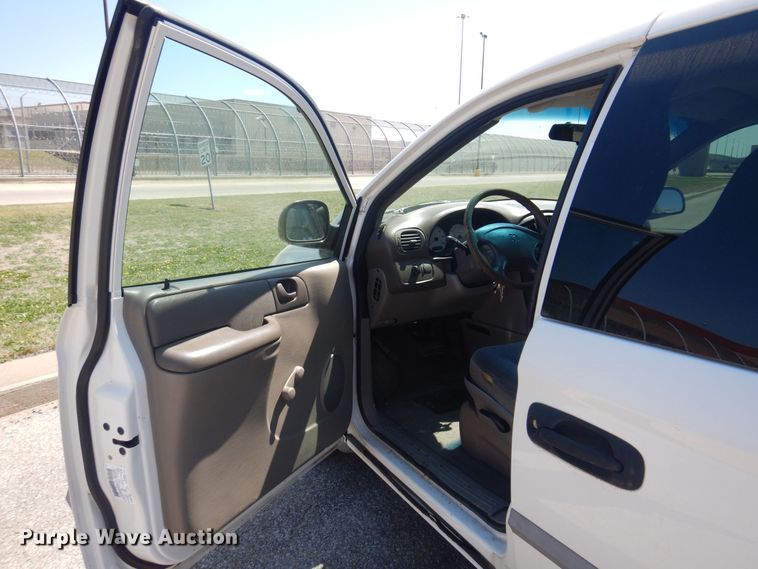 image for item LT9614 2001 Dodge Caravan  van