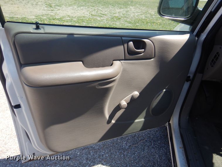 image for item LT9614 2001 Dodge Caravan  van