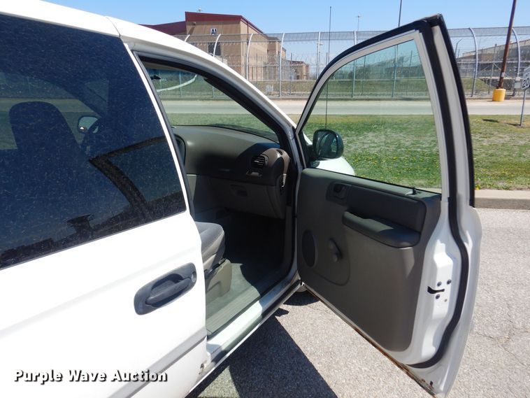 image for item LT9614 2001 Dodge Caravan  van