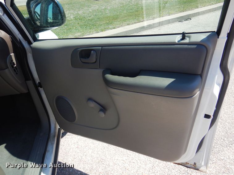 image for item LT9614 2001 Dodge Caravan  van