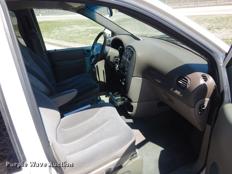 image for item LT9614 2001 Dodge Caravan  van