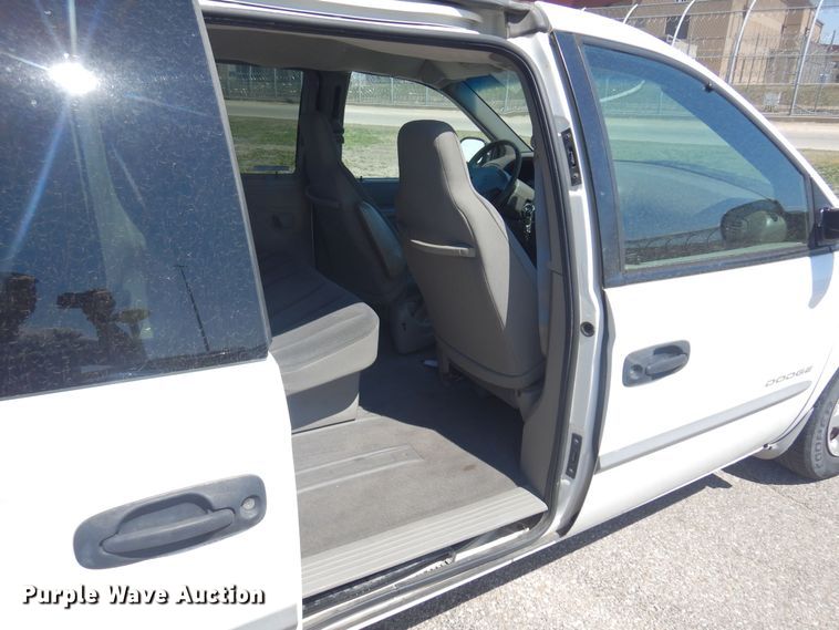 image for item LT9614 2001 Dodge Caravan  van