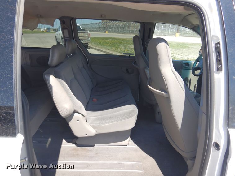 image for item LT9614 2001 Dodge Caravan  van