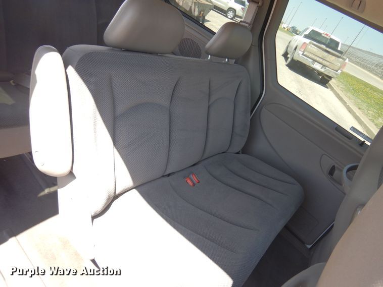 image for item LT9614 2001 Dodge Caravan  van