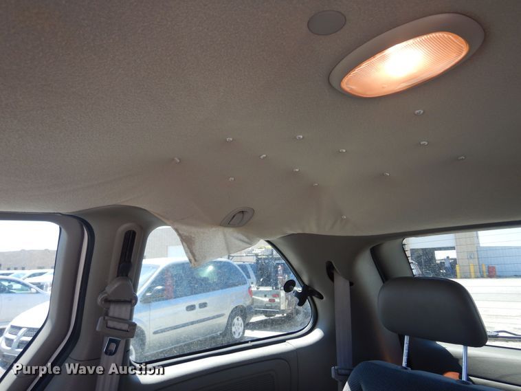 image for item LT9614 2001 Dodge Caravan  van