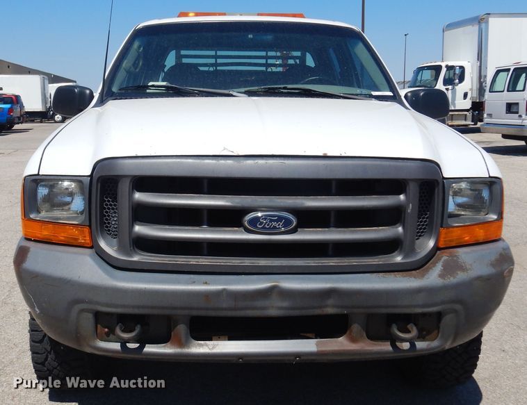 image for item LT9616 2000  Ford F350 Super Duty  Crew Cab flatbed pickup truck