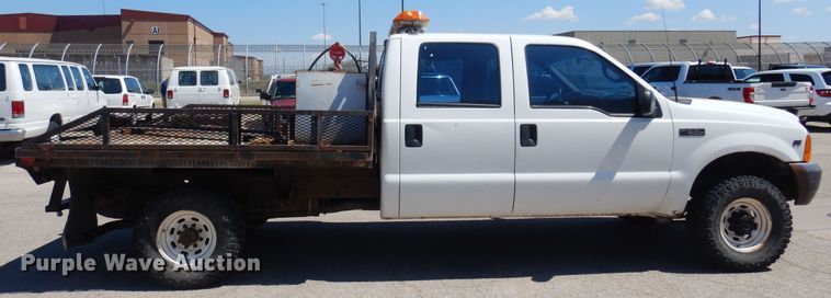 image for item LT9616 2000  Ford F350 Super Duty  Crew Cab flatbed pickup truck