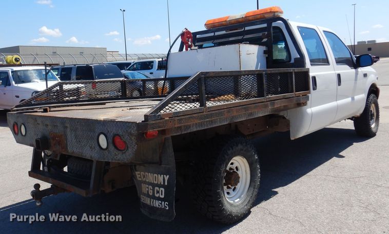 image for item LT9616 2000  Ford F350 Super Duty  Crew Cab flatbed pickup truck