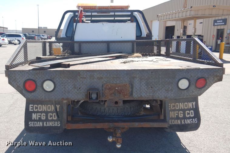 image for item LT9616 2000  Ford F350 Super Duty  Crew Cab flatbed pickup truck