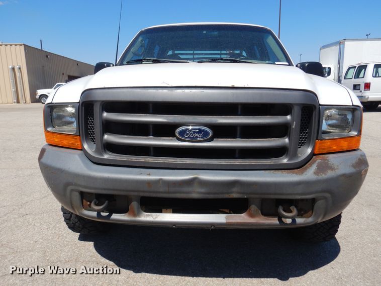 image for item LT9616 2000  Ford F350 Super Duty  Crew Cab flatbed pickup truck