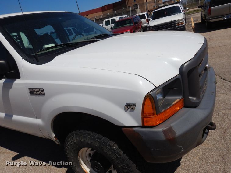 image for item LT9616 2000  Ford F350 Super Duty  Crew Cab flatbed pickup truck