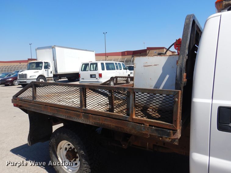 image for item LT9616 2000  Ford F350 Super Duty  Crew Cab flatbed pickup truck