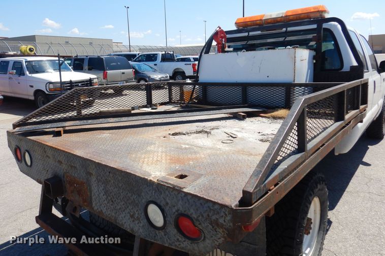 image for item LT9616 2000  Ford F350 Super Duty  Crew Cab flatbed pickup truck