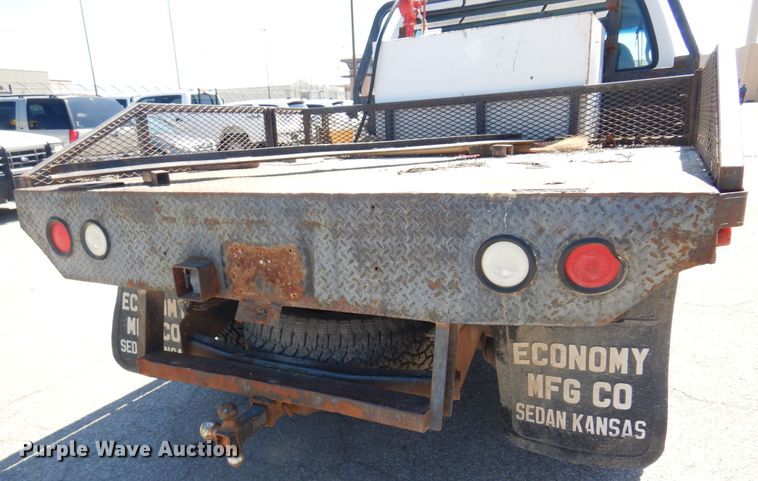 image for item LT9616 2000  Ford F350 Super Duty  Crew Cab flatbed pickup truck