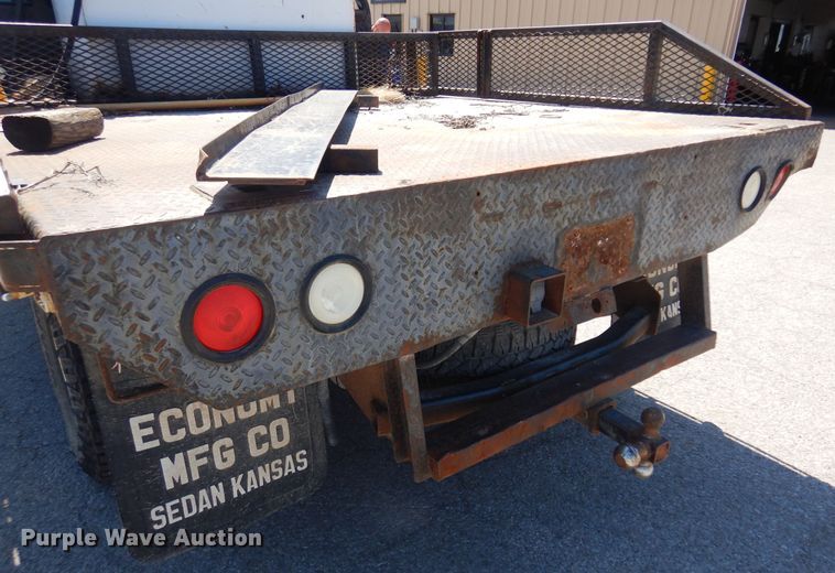 image for item LT9616 2000  Ford F350 Super Duty  Crew Cab flatbed pickup truck