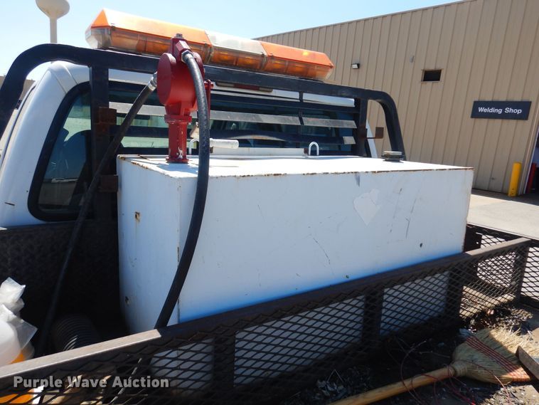 image for item LT9616 2000  Ford F350 Super Duty  Crew Cab flatbed pickup truck