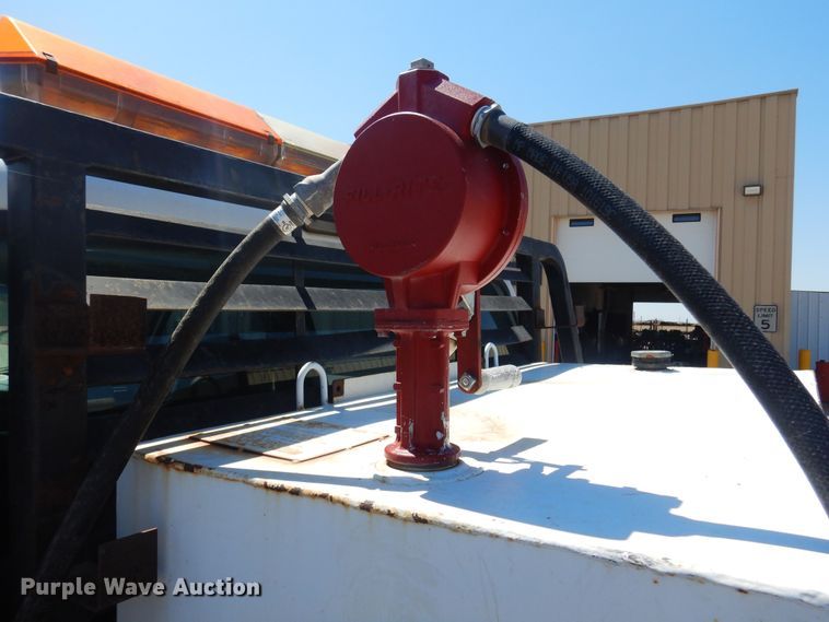 image for item LT9616 2000  Ford F350 Super Duty  Crew Cab flatbed pickup truck