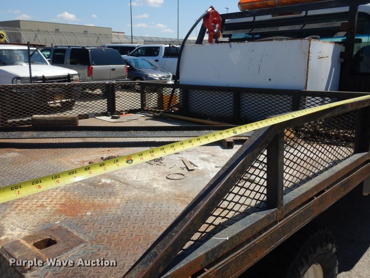 image for item LT9616 2000  Ford F350 Super Duty  Crew Cab flatbed pickup truck