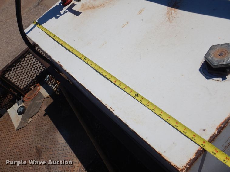 image for item LT9616 2000  Ford F350 Super Duty  Crew Cab flatbed pickup truck