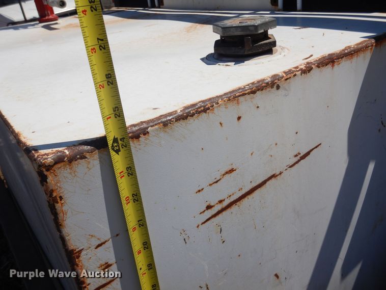 image for item LT9616 2000  Ford F350 Super Duty  Crew Cab flatbed pickup truck