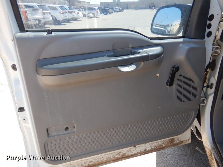 image for item LT9616 2000  Ford F350 Super Duty  Crew Cab flatbed pickup truck