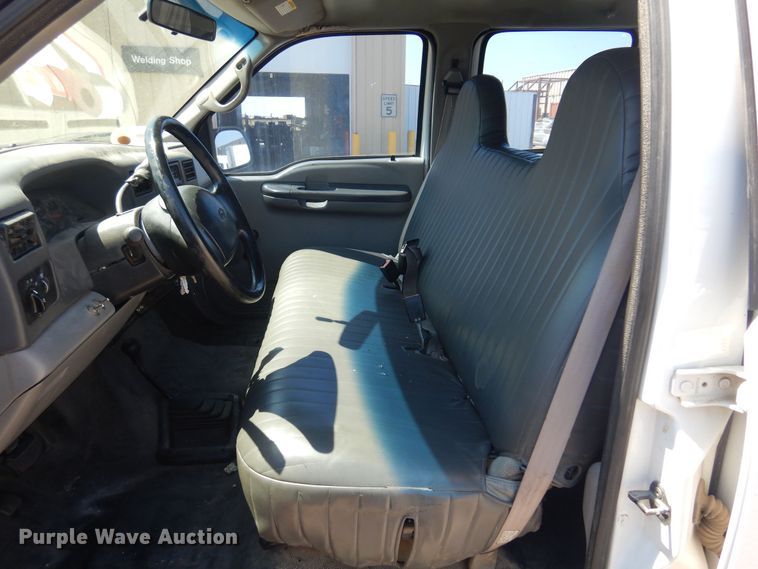 image for item LT9616 2000  Ford F350 Super Duty  Crew Cab flatbed pickup truck