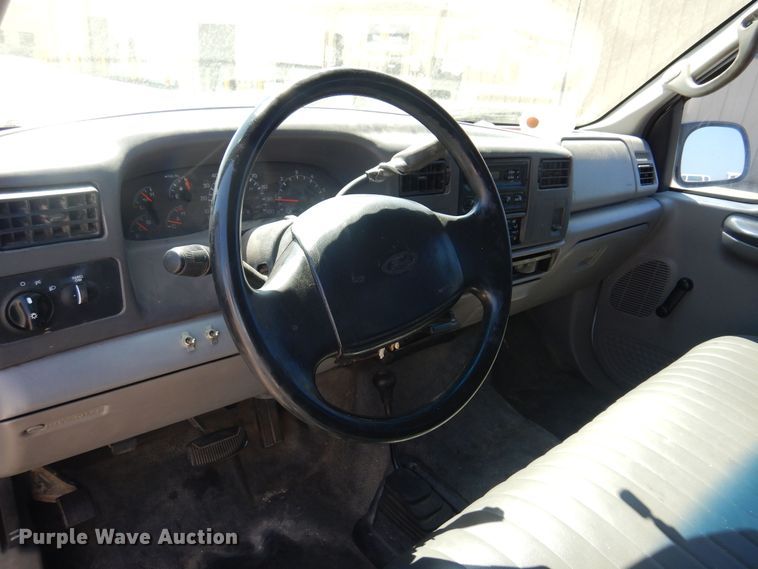 image for item LT9616 2000  Ford F350 Super Duty  Crew Cab flatbed pickup truck