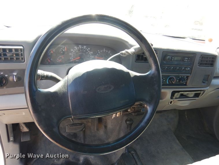 image for item LT9616 2000  Ford F350 Super Duty  Crew Cab flatbed pickup truck