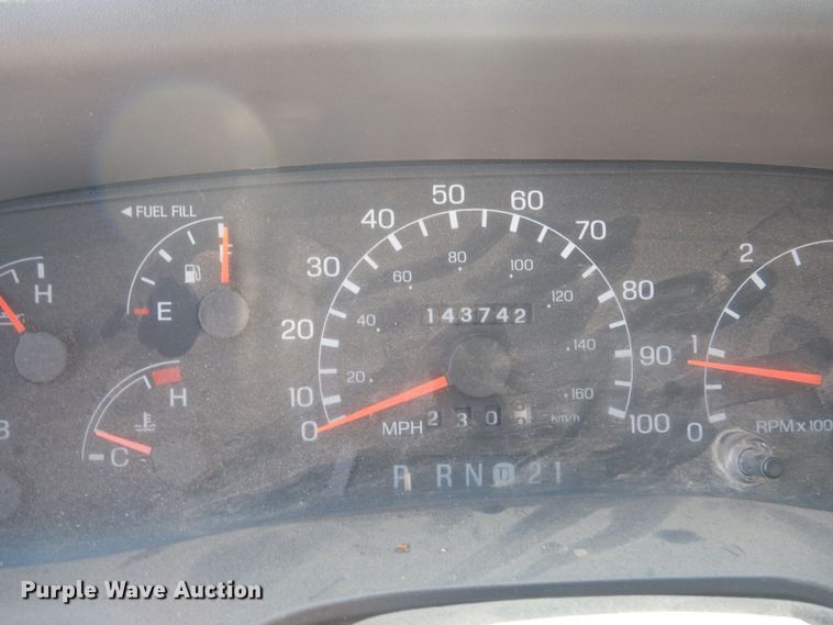 image for item LT9616 2000  Ford F350 Super Duty  Crew Cab flatbed pickup truck