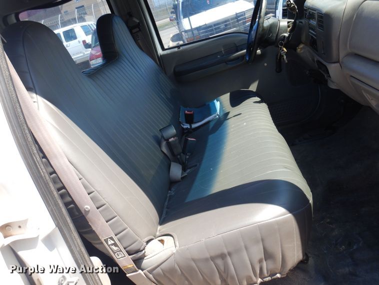 image for item LT9616 2000  Ford F350 Super Duty  Crew Cab flatbed pickup truck