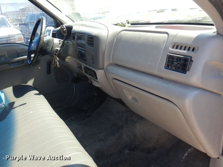 image for item LT9616 2000  Ford F350 Super Duty  Crew Cab flatbed pickup truck