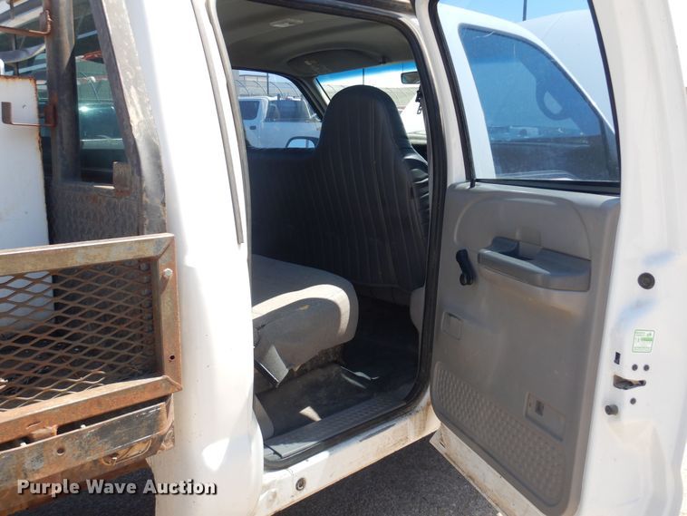 image for item LT9616 2000  Ford F350 Super Duty  Crew Cab flatbed pickup truck