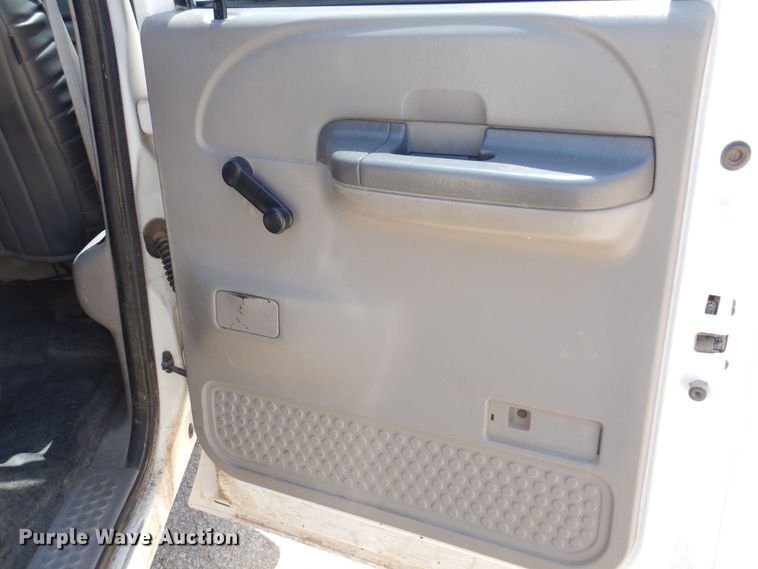 image for item LT9616 2000  Ford F350 Super Duty  Crew Cab flatbed pickup truck