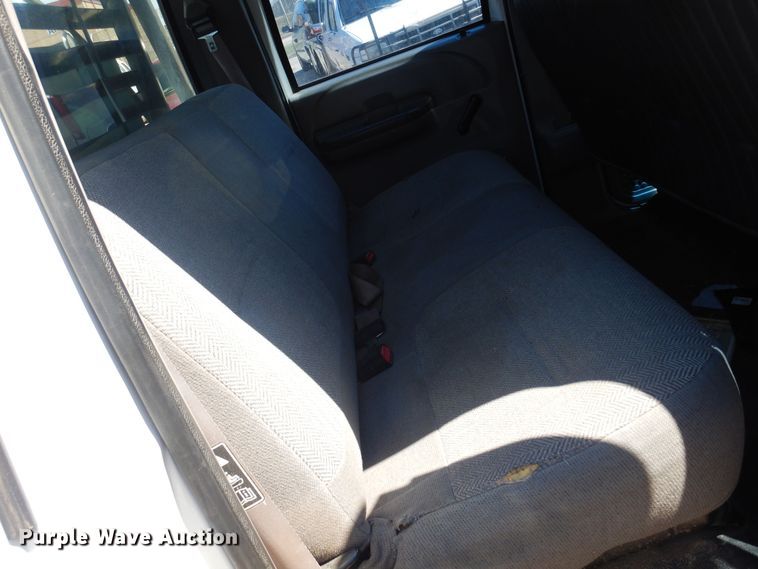 image for item LT9616 2000  Ford F350 Super Duty  Crew Cab flatbed pickup truck