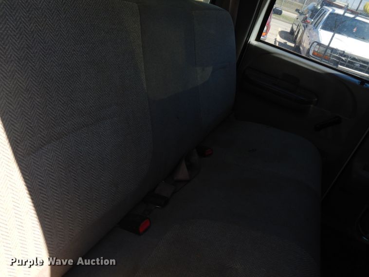 image for item LT9616 2000  Ford F350 Super Duty  Crew Cab flatbed pickup truck