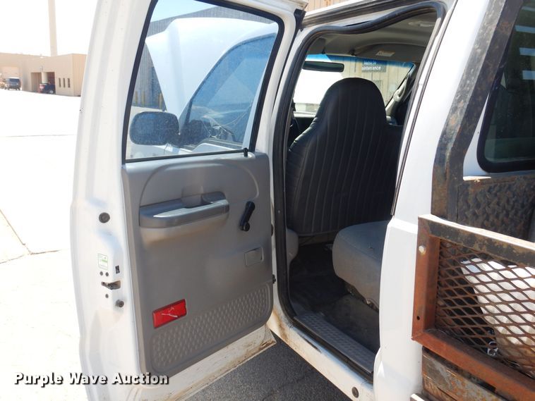 image for item LT9616 2000  Ford F350 Super Duty  Crew Cab flatbed pickup truck