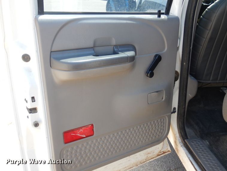 image for item LT9616 2000  Ford F350 Super Duty  Crew Cab flatbed pickup truck