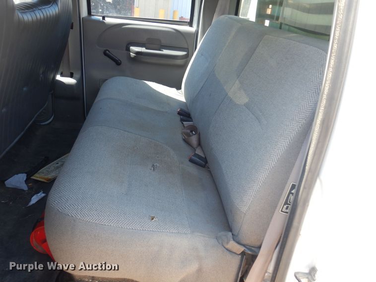 image for item LT9616 2000  Ford F350 Super Duty  Crew Cab flatbed pickup truck